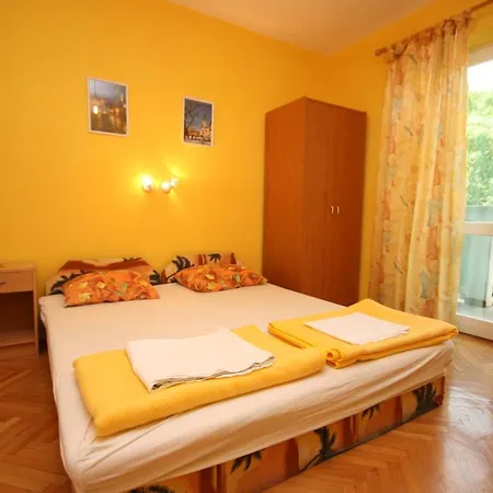 Pensión And With Parking Space Podgora, Makarska - 6706 Podgora (Split-Dalmatia)