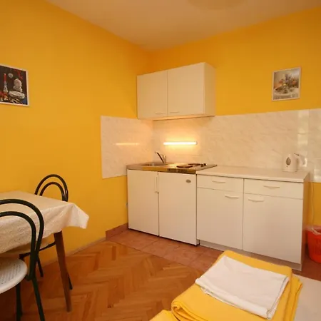 And With Parking Space Podgora, Makarska - 6706 Pensión Podgora (Split-Dalmatia)